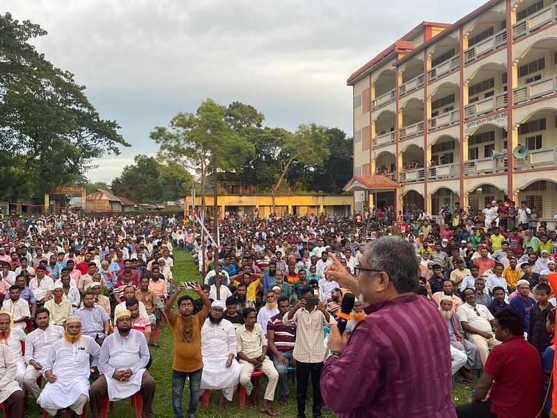 ময়মনসিংহের হালুয়াঘাট উপজেলার ধুরাইল দাখিল মাদ্রাসা মাঠে ইউনিয়ন বিএনপির সমাবেশে বক্তব্য দেন বিএনপির যুগ্ম মহাসচিব সৈয়দ এমরান সালেহ